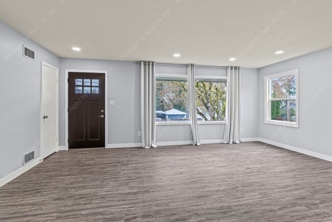 7331 SW Oak St in Portland, OR - Building Photo - Building Photo