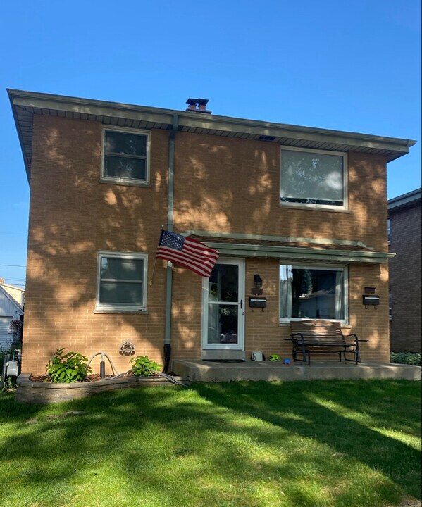 4672 N 126th St in Butler, WI - Building Photo