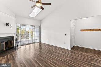 120 Prosperity Ave SE in Leesburg, VA - Building Photo - Building Photo