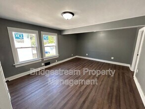 33 E Shadyside Dr in Dayton, OH - Building Photo - Building Photo
