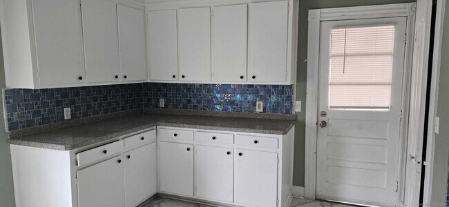 571 1st Ave in West Haven, CT - Building Photo - Building Photo
