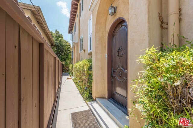 3833 Huron Ave-Unit -4 in Culver City, CA - Building Photo - Building Photo