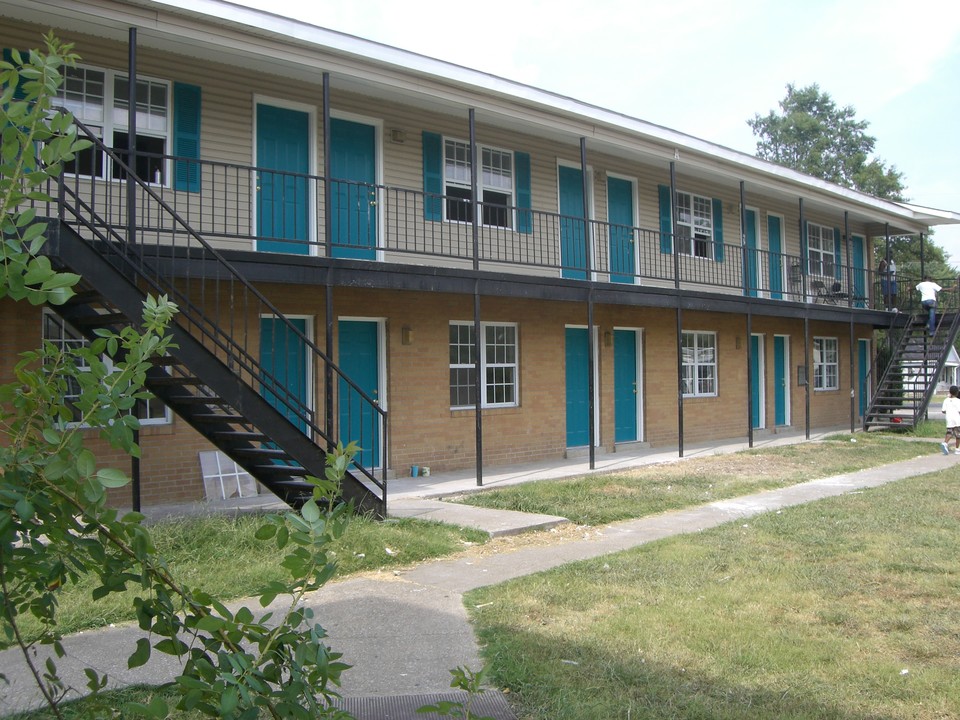 Amberwood Village in Dyersburg, TN - Building Photo