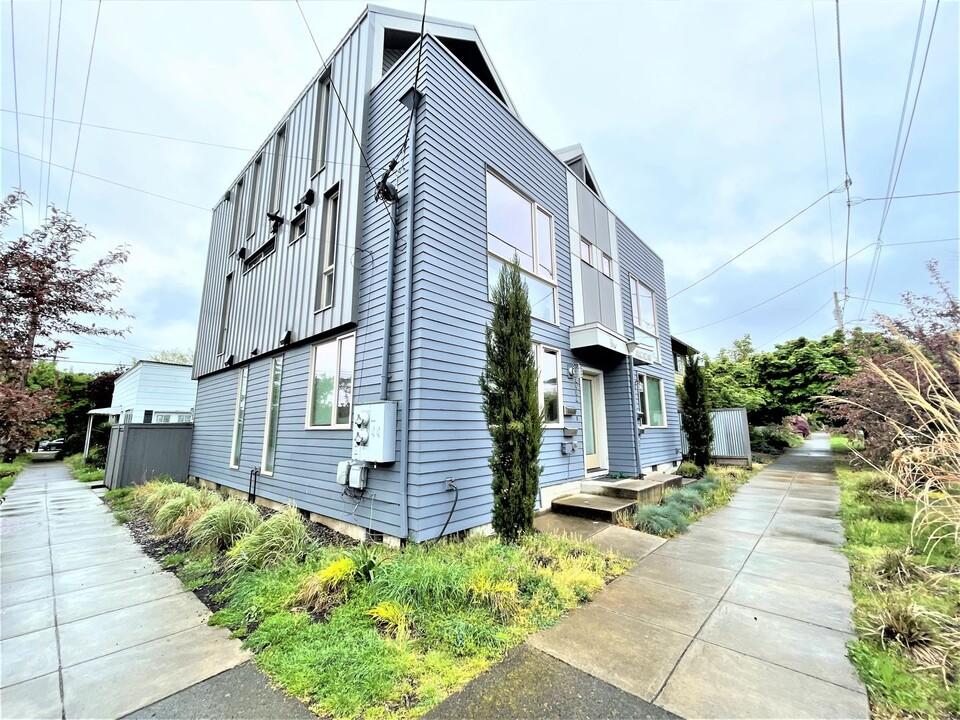 4974-4984 NE 32nd Pl in Portland, OR - Building Photo