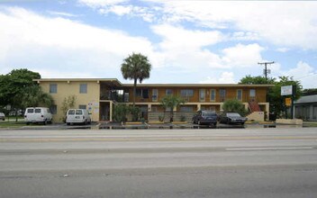 Holly Hill Motel in Hollywood, FL - Foto de edificio - Building Photo