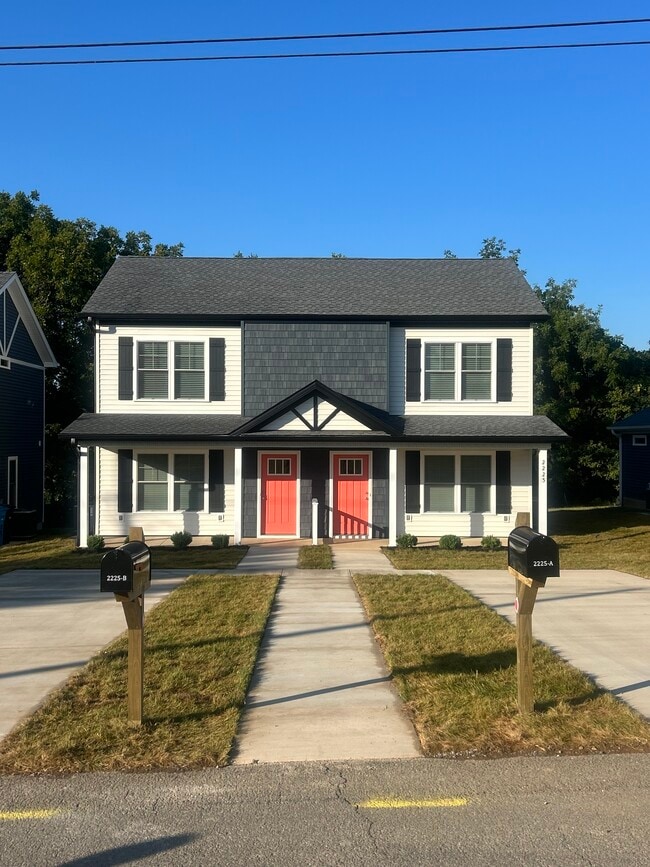 2225 Kenwood Blvd SE, Unit B in Roanoke, VA - Building Photo - Building Photo