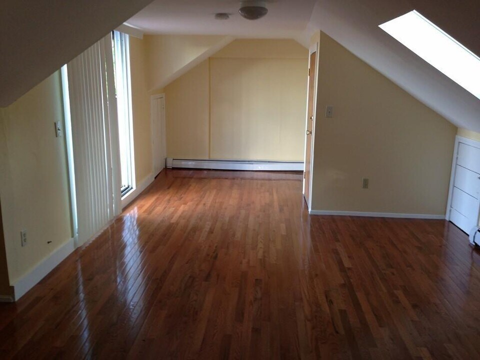 8 Sunset St in Boston, MA - Building Photo