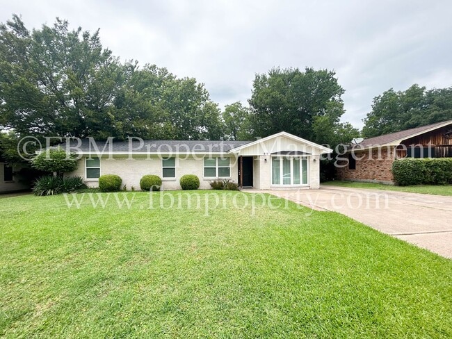 property at 808 Loy Ln