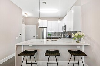 313 Pine St in Jersey City, NJ - Building Photo - Building Photo