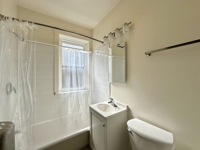 4311 N Francisco Ave, Unit K00J in Chicago, IL - Building Photo - Building Photo