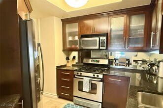 230 E Flamingo Rd, Unit 230 in Las Vegas, NV - Building Photo - Building Photo