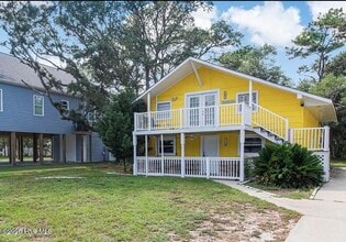 101 NE 19th St in Oak Island, NC - Building Photo - Building Photo