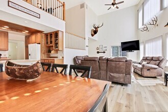 1496 Pine Ridge Dr in Cascade, ID - Foto de edificio - Building Photo