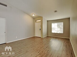 7922 W Whyman Ave in Phoenix, AZ - Foto de edificio - Building Photo