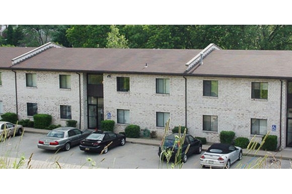 Foster Road Apartments in North Versailles, PA - Foto de edificio - Building Photo