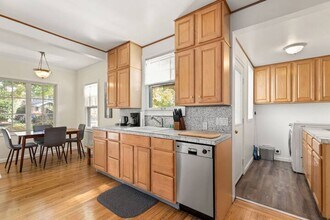 3025 NE 8th Ave in Portland, OR - Foto de edificio - Building Photo