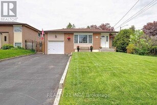 812 Sanok Dr in Pickering, ON - Building Photo