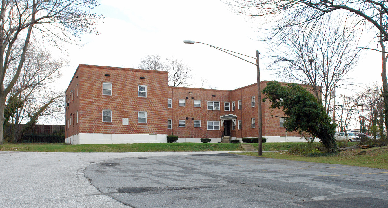 Winston Courts in Baltimore, MD - Foto de edificio