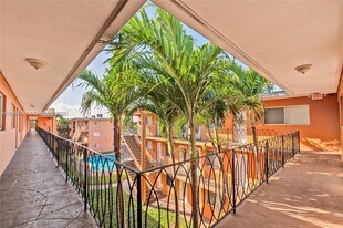 2330 NW 11th St in Miami, FL - Building Photo