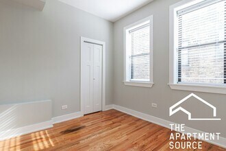 637 W Oakdale Ave in Chicago, IL - Building Photo - Building Photo
