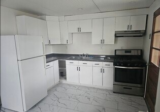 114 Simmons Ave, Unit 2 in Cohoes, NY - Foto de edificio - Building Photo