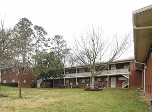 Holston Place Apartments in Knoxville, TN - Foto de edificio - Building Photo