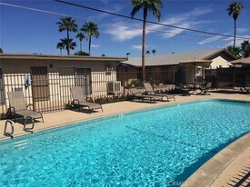 685 E Vista Chino, Unit G in Palm Springs, CA - Building Photo