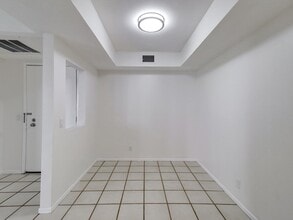 1490 S Camino Real, Unit 208 in Palm Springs, CA - Building Photo - Building Photo