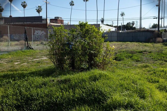 14822 W Delano St in Van Nuys, CA - Foto de edificio - Building Photo