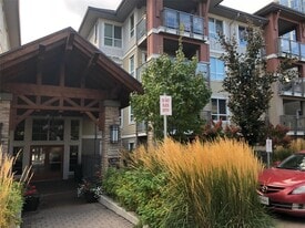 1083 Sunset Dr in Kelowna, BC - Building Photo