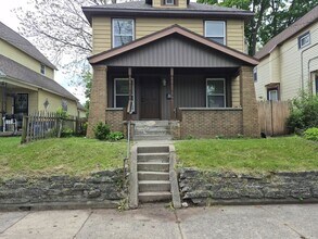 1020 Sigsbee St SE in Grand Rapids, MI - Building Photo - Building Photo
