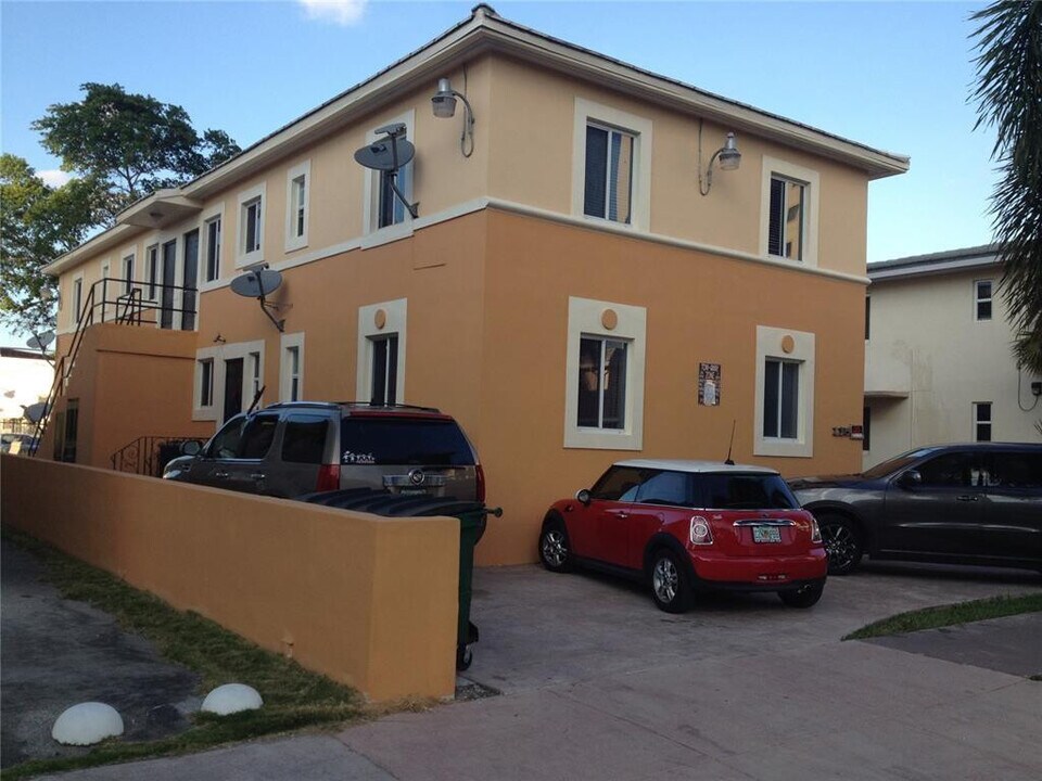 115 Antiquera Ave in Coral Gables, FL - Building Photo