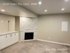 35269 Sandy Hill Crescent in Abbotsford, BC - Building Photo - Building Photo