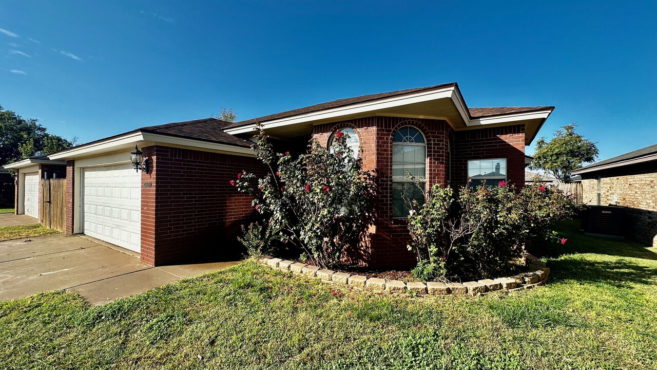 10606 Elgin Ave in Lubbock, TX - Building Photo