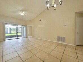 69 Lakepointe Cir in Kissimmee, FL - Foto de edificio - Building Photo