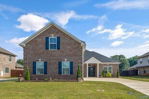 17050 Stonegate Dr in Athens, AL - Building Photo