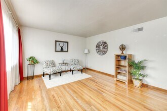 1703 Russell Way in Roseville, CA - Building Photo - Building Photo