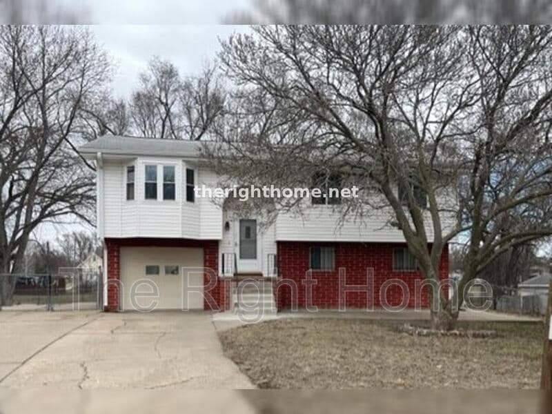 23607 Walnut Cir Photo