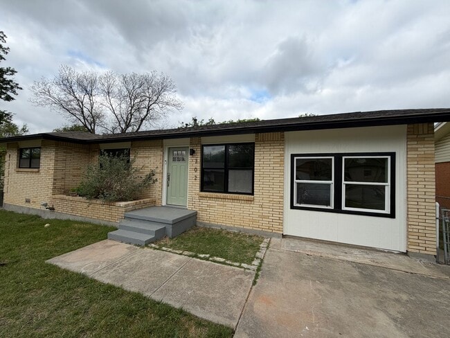 property at 702 S 1st St