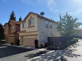 2735 MERCER in Fairfield, CA - Building Photo
