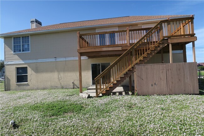 2309 SE 5th Pl in Cape Coral, FL - Building Photo - Building Photo