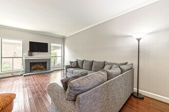 701 Bering Dr in Houston, TX - Building Photo - Building Photo