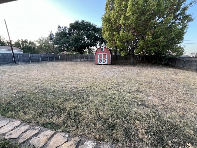 328 Cedarwood Ln in Hewitt, TX - Building Photo - Building Photo