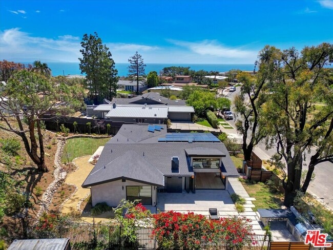 3404 Cloudcroft Dr in Malibu, CA - Building Photo - Building Photo