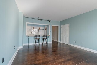 100 Shearwater Ct E in Jersey City, NJ - Building Photo - Building Photo