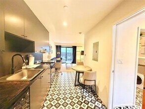 201 Academy Dr, Unit 103 in Austin, TX - Building Photo - Building Photo