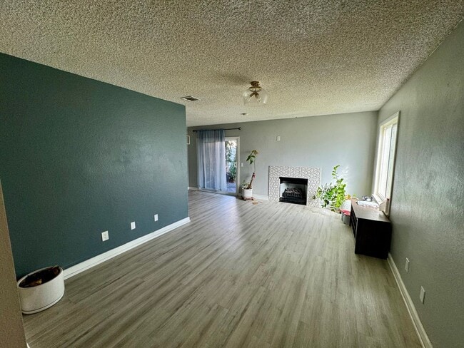 904 S Mountain Ave in Ontario, CA - Building Photo - Building Photo