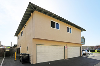 16581 Sabot Ln in Huntington Beach, CA - Building Photo - Building Photo