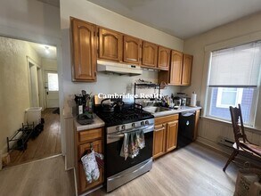 44 Easton St, Unit 2B in Boston, MA - Foto de edificio - Building Photo