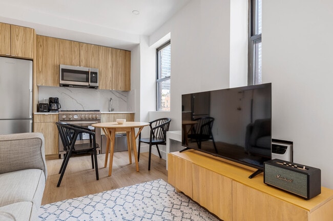 138 E 38th St in New York, NY - Building Photo - Building Photo